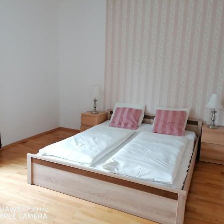 Fukas Apartments Nyitra Kültér fotó
