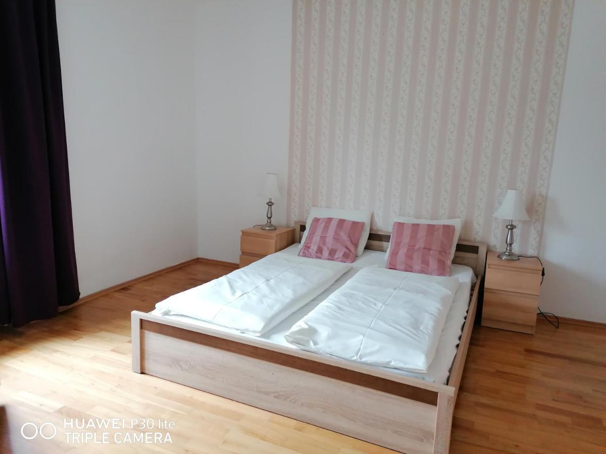 Fukas Apartments Nyitra Kültér fotó