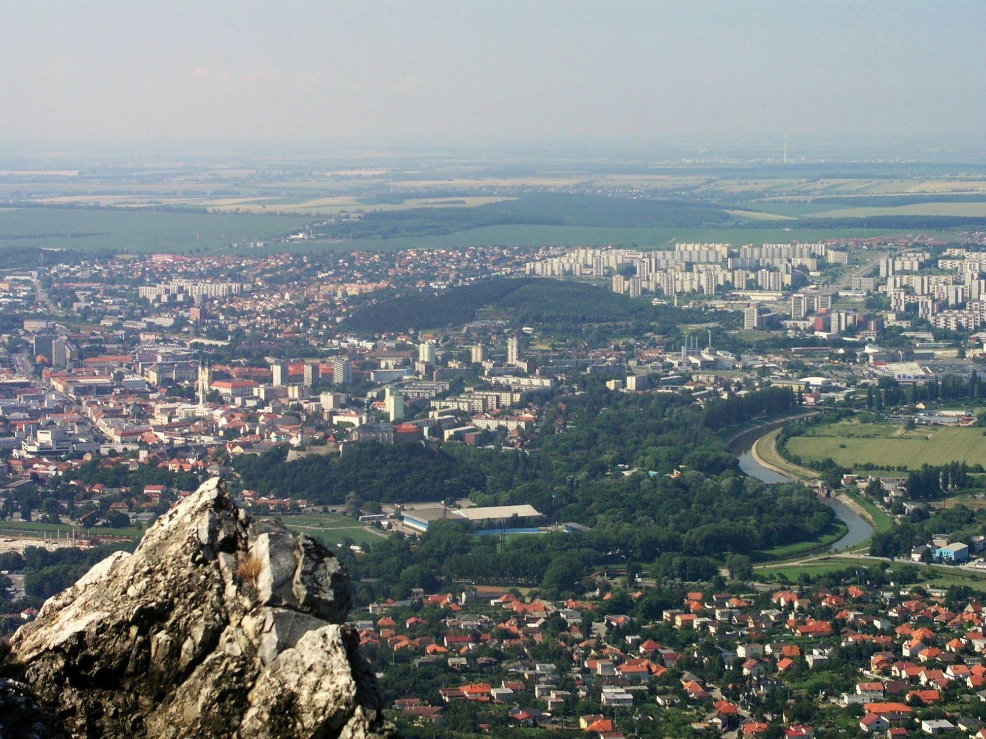 Fukas Apartments Nyitra Kültér fotó